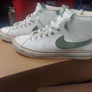 Nike High-Top Sneakers in White and Green